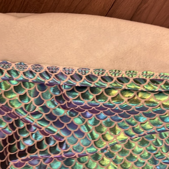 Iridescent mermaid tail blanket Snuggie sleeping bag - Picture 2 of 5